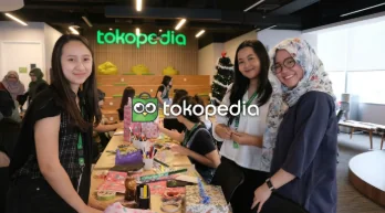 Tim Tokopedia dalam kegiatan kantor